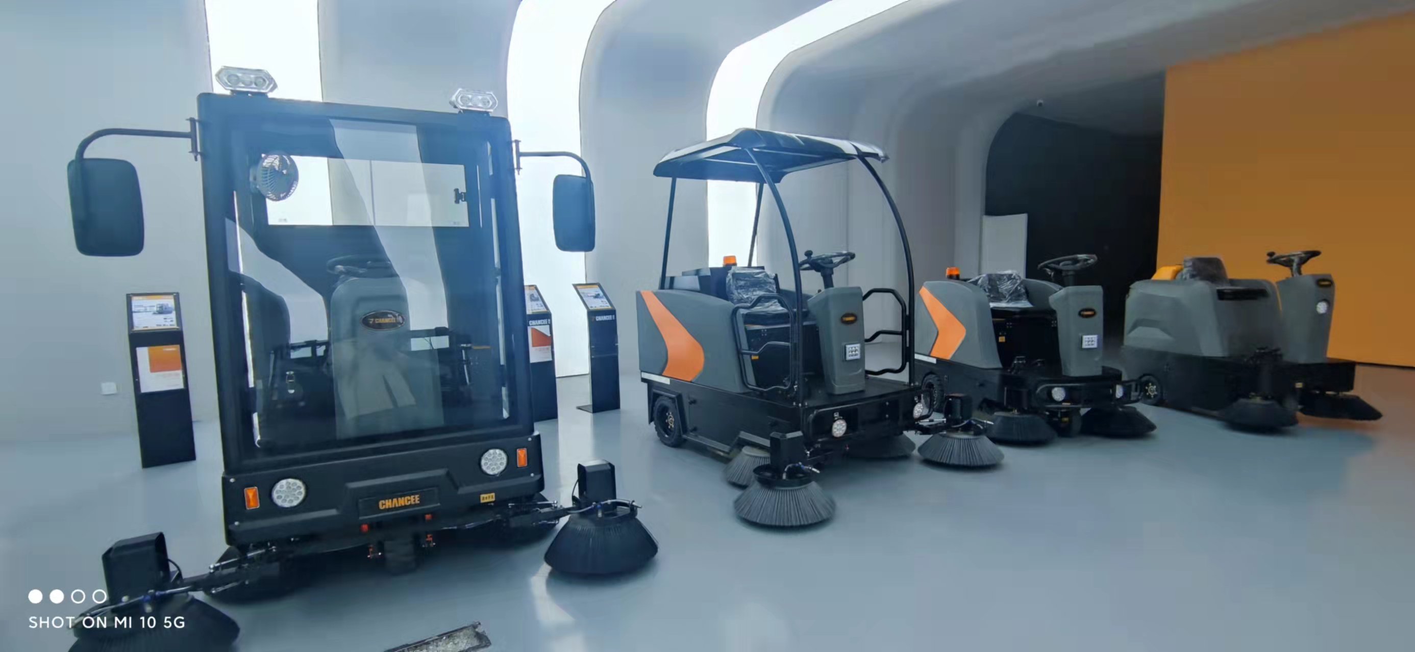 駕駛式的電動(dòng)清掃車工作效率有多高？